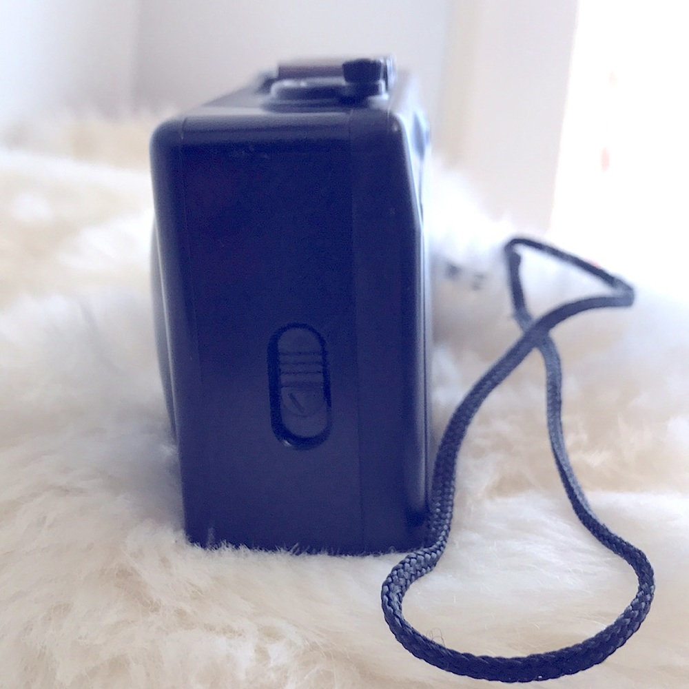 Vivitar EZ 35 View Finder Camera; Film & Focal Length 35mm: Exposure 24mm x 36mm - Picture 13 of 16